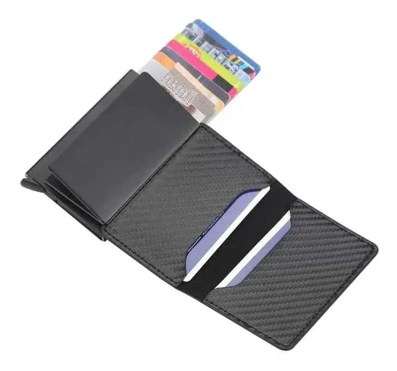 Tarjetero para hombre, elegante y funcional con múltiples compartimentos.