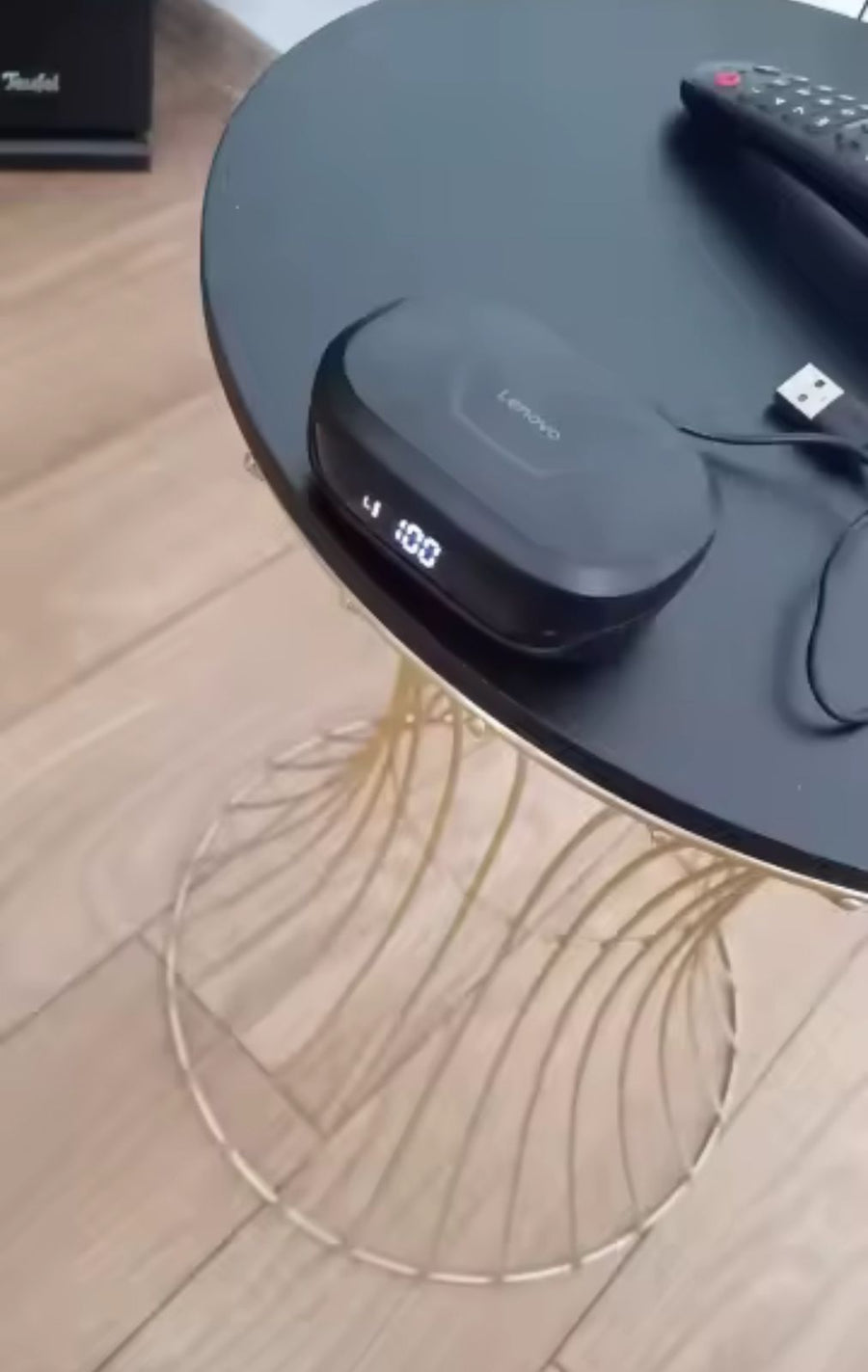 Clienta sosteniendo Retinol B3