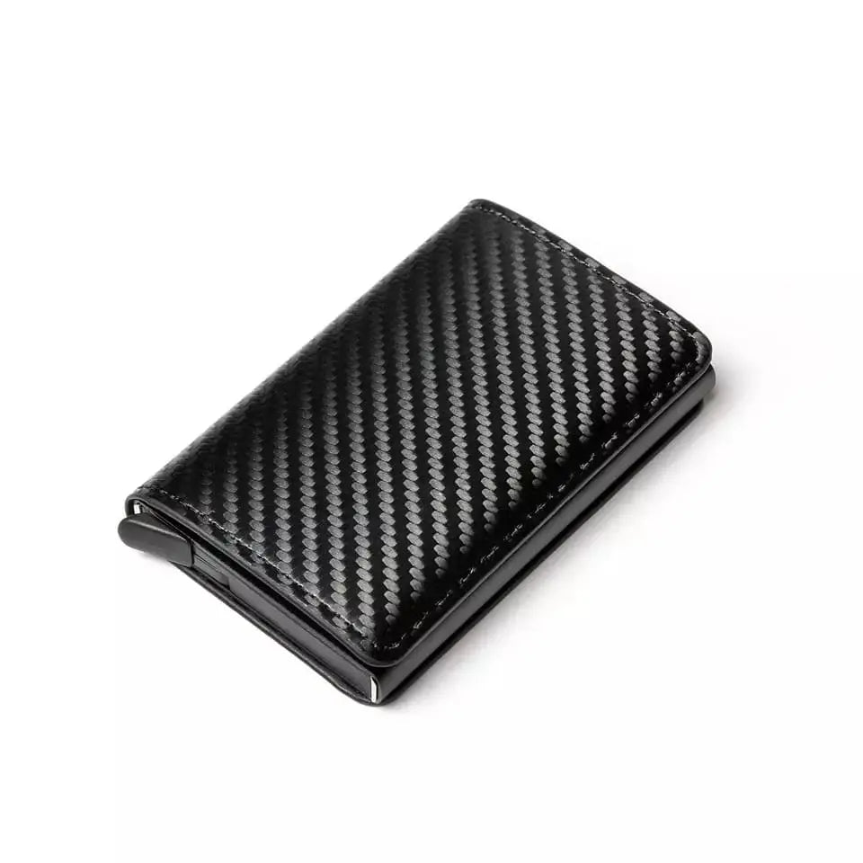 Billetera para hombre Louis Vuitton, elegante y de lujo con diseño distintivo.